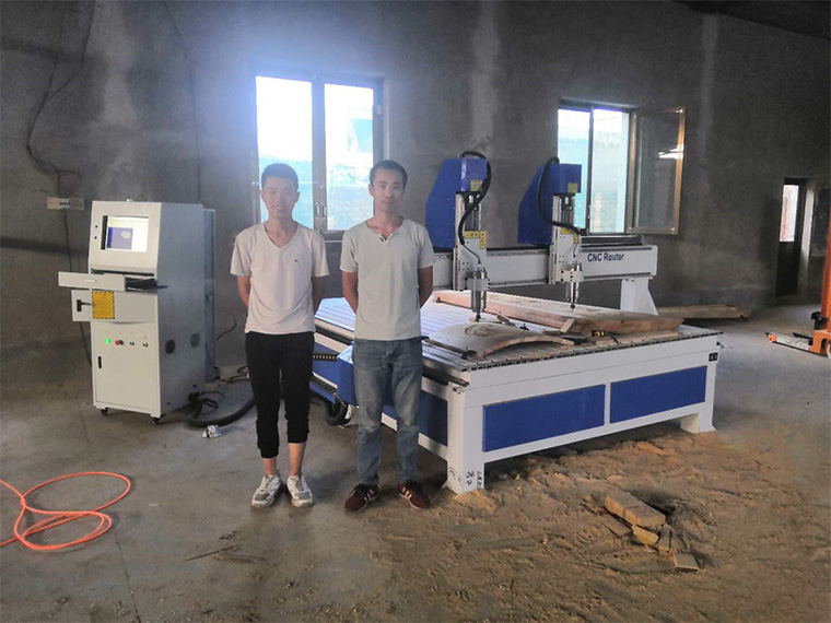 山西晉中1825獨立雙頭數(shù)控雕刻機(圖1) 山西晉中1825獨立雙頭數(shù)控雕刻機(圖1)