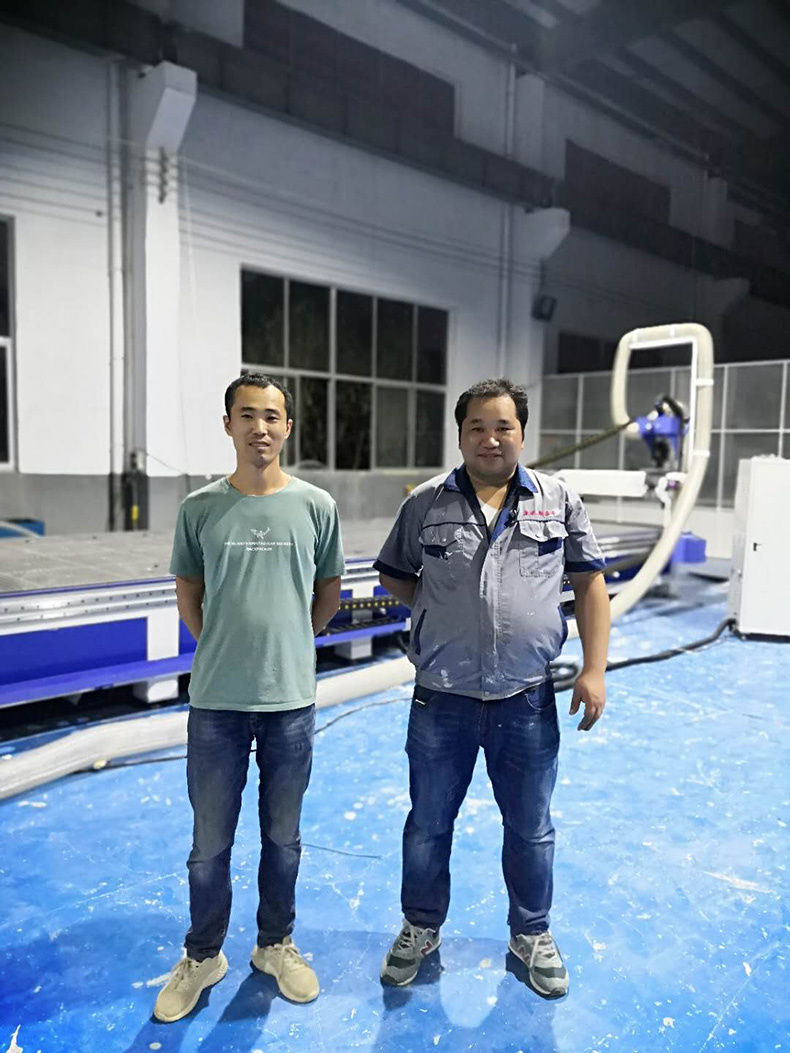 山東威海直排換刀加工中心(圖1) 山東威海直排換刀加工中心(圖1)