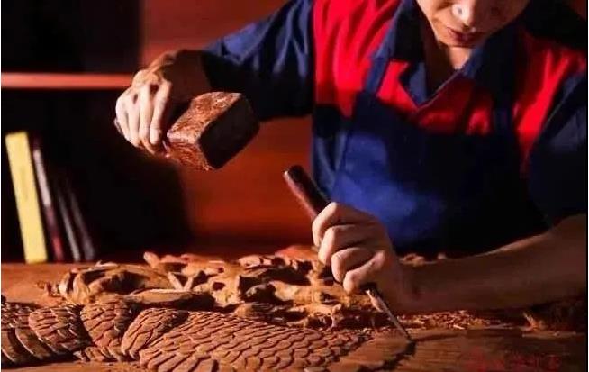 木工雕刻機與手工雕刻有什么區(qū)別？(圖2)