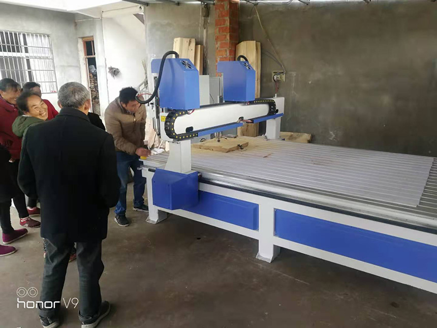 陜西漢中1825木工雕刻機(jī)(圖2) 陜西漢中1825木工雕刻機(jī)(圖2)