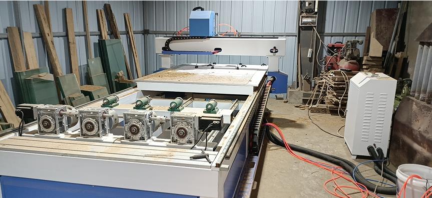 廣西柳州1325一拖四木工雕刻機(圖1) 廣西柳州1325一拖四木工雕刻機(圖1)